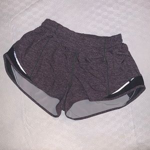 Lululemon Hotty Hot Low rise Short 2.5’’